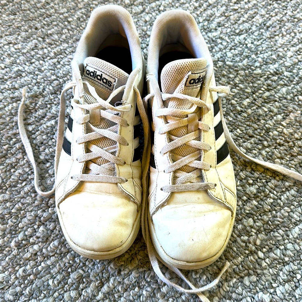 Comfy Classic Adidas Sneakers!